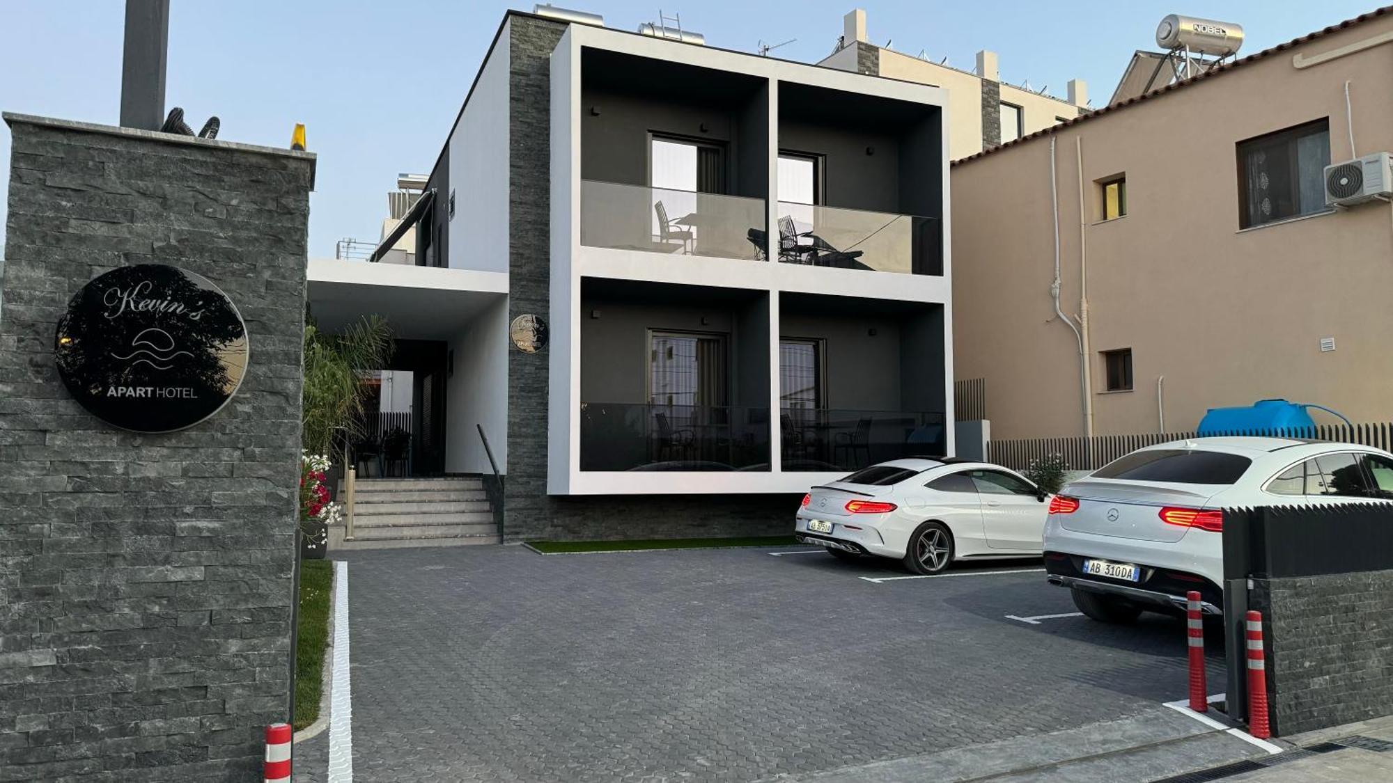 Kevin'S Aparthotel Влёра Экстерьер фото