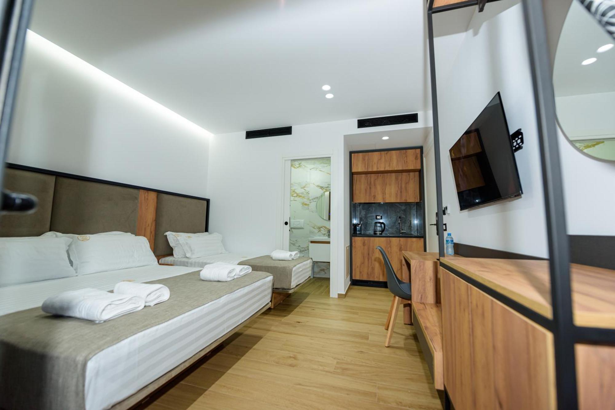 Kevin'S Aparthotel Влёра Экстерьер фото