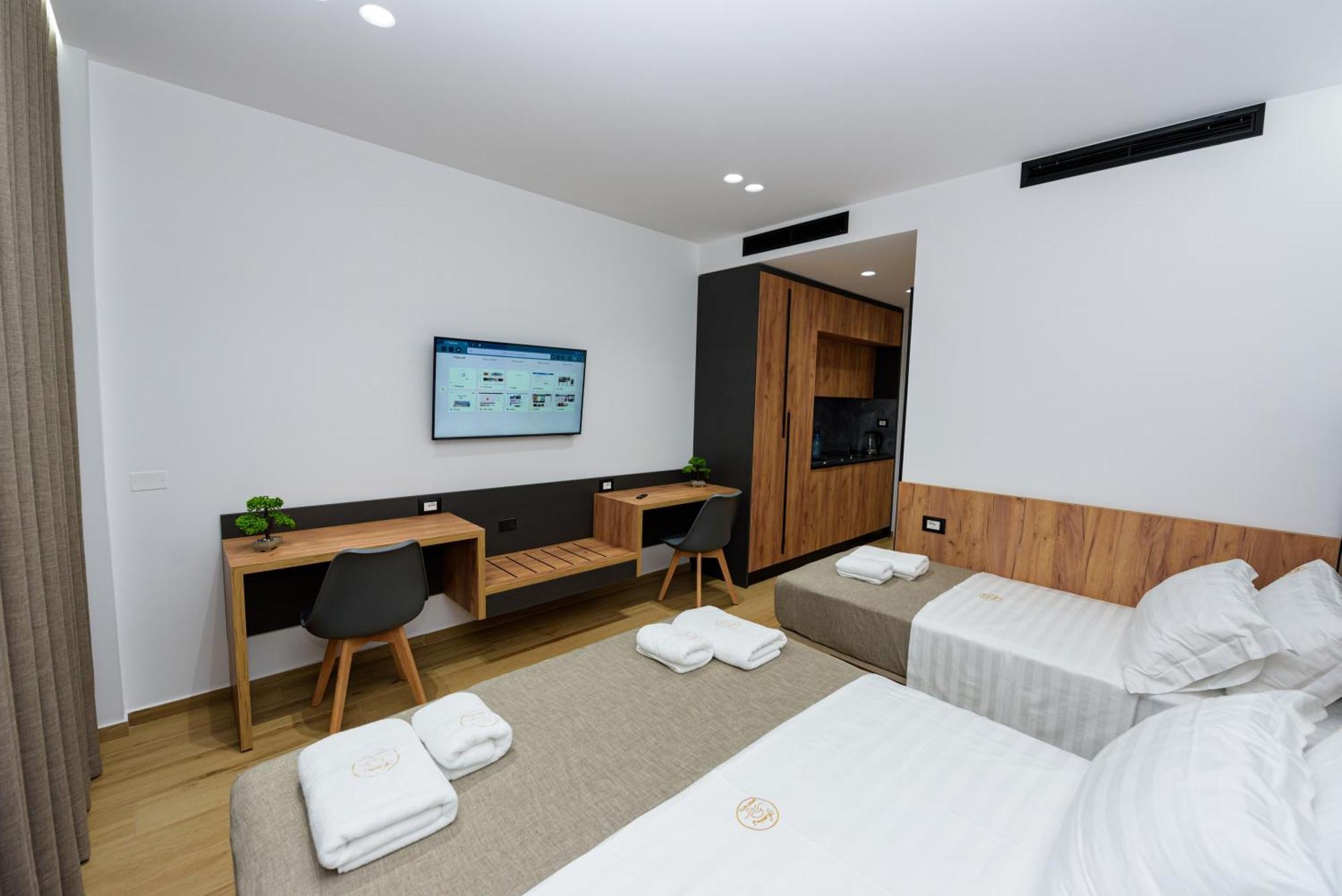 Kevin'S Aparthotel Влёра Экстерьер фото